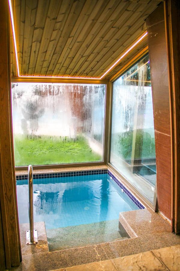 Titanic Hotel & Spa Sulaymaniyah Dış mekan fotoğraf A view of the indoor pool at the hotel