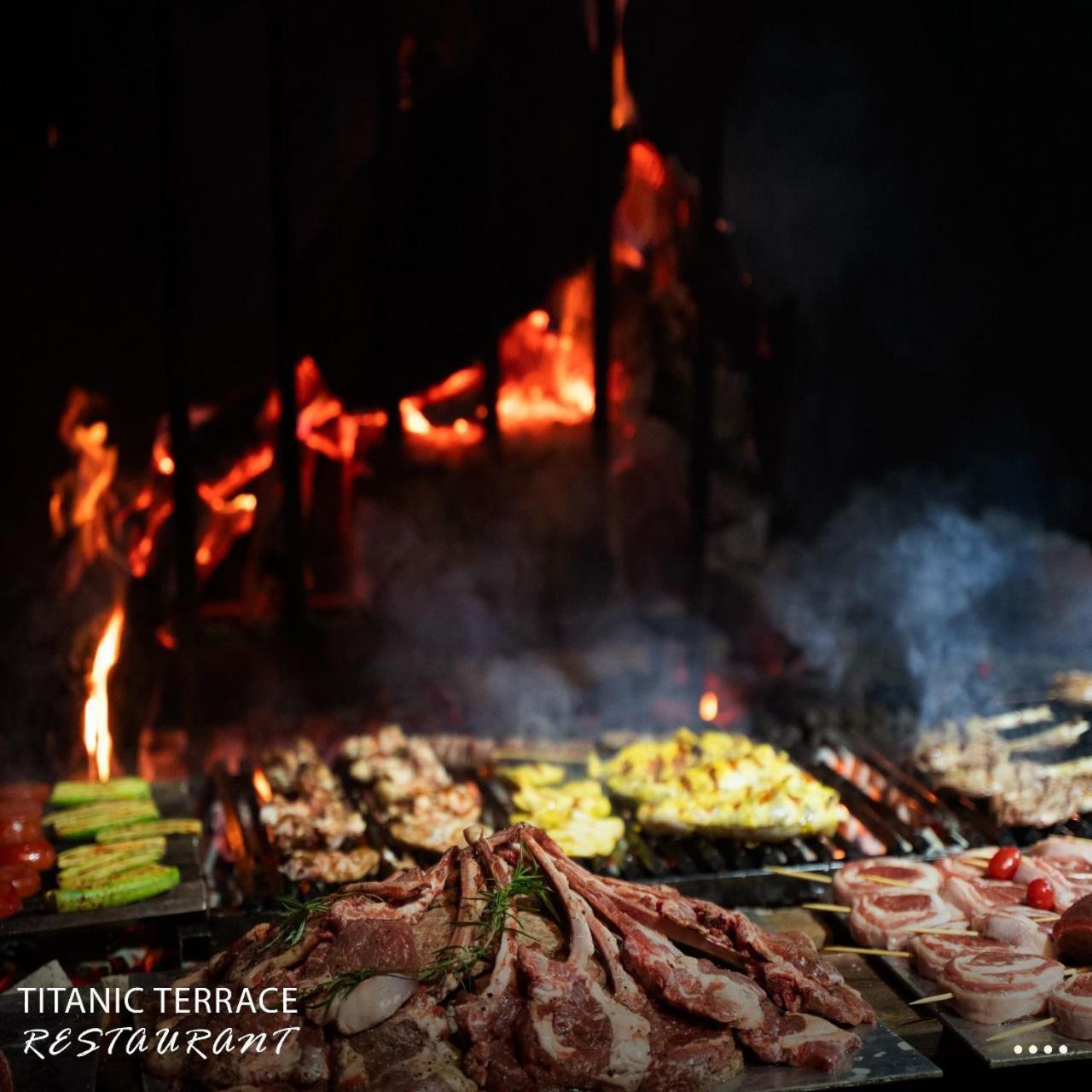 Titanic Hotel & Spa Sulaymaniyah Dış mekan fotoğraf A typical barbecue