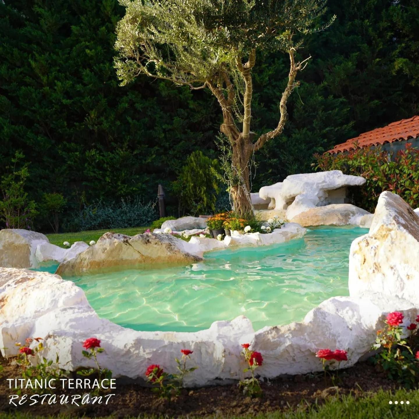 Titanic Hotel & Spa Sulaymaniyah Dış mekan fotoğraf A swimming pool in the shape of a natural pond
