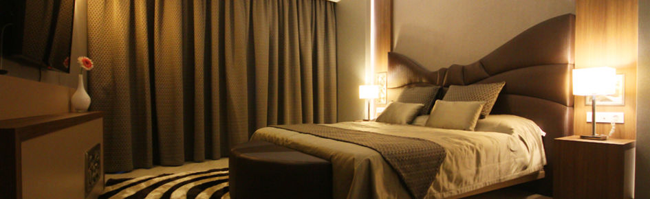 Titanic Hotel & Spa Sulaymaniyah Dış mekan fotoğraf A bedroom with curtains