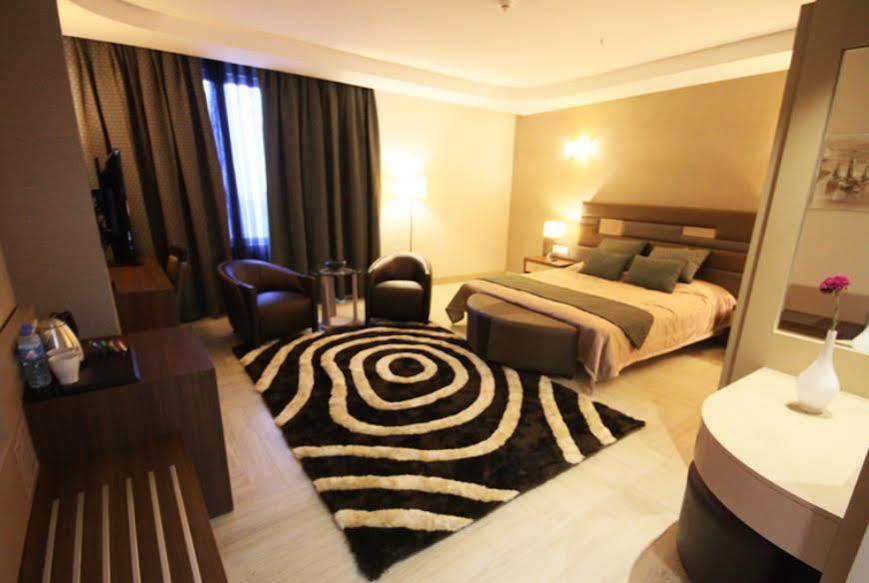 Titanic Hotel & Spa Sulaymaniyah Dış mekan fotoğraf A room at the hotel