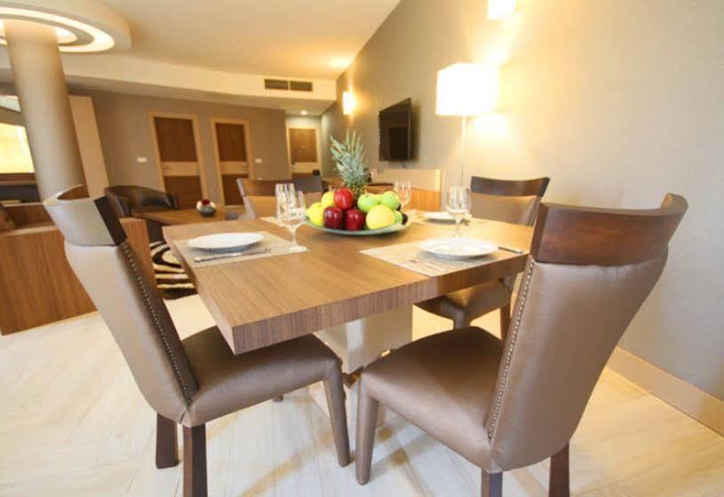 Titanic Hotel & Spa Sulaymaniyah Dış mekan fotoğraf A dining room